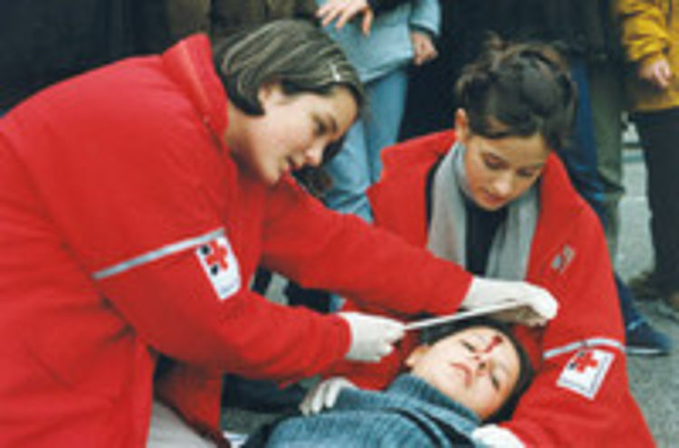 Schulsanitätsdienst - Versorgung einer Kopfwunde